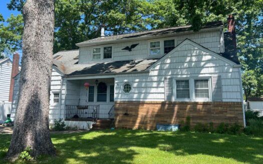 39 Cornell Street, Islip, NY 11751